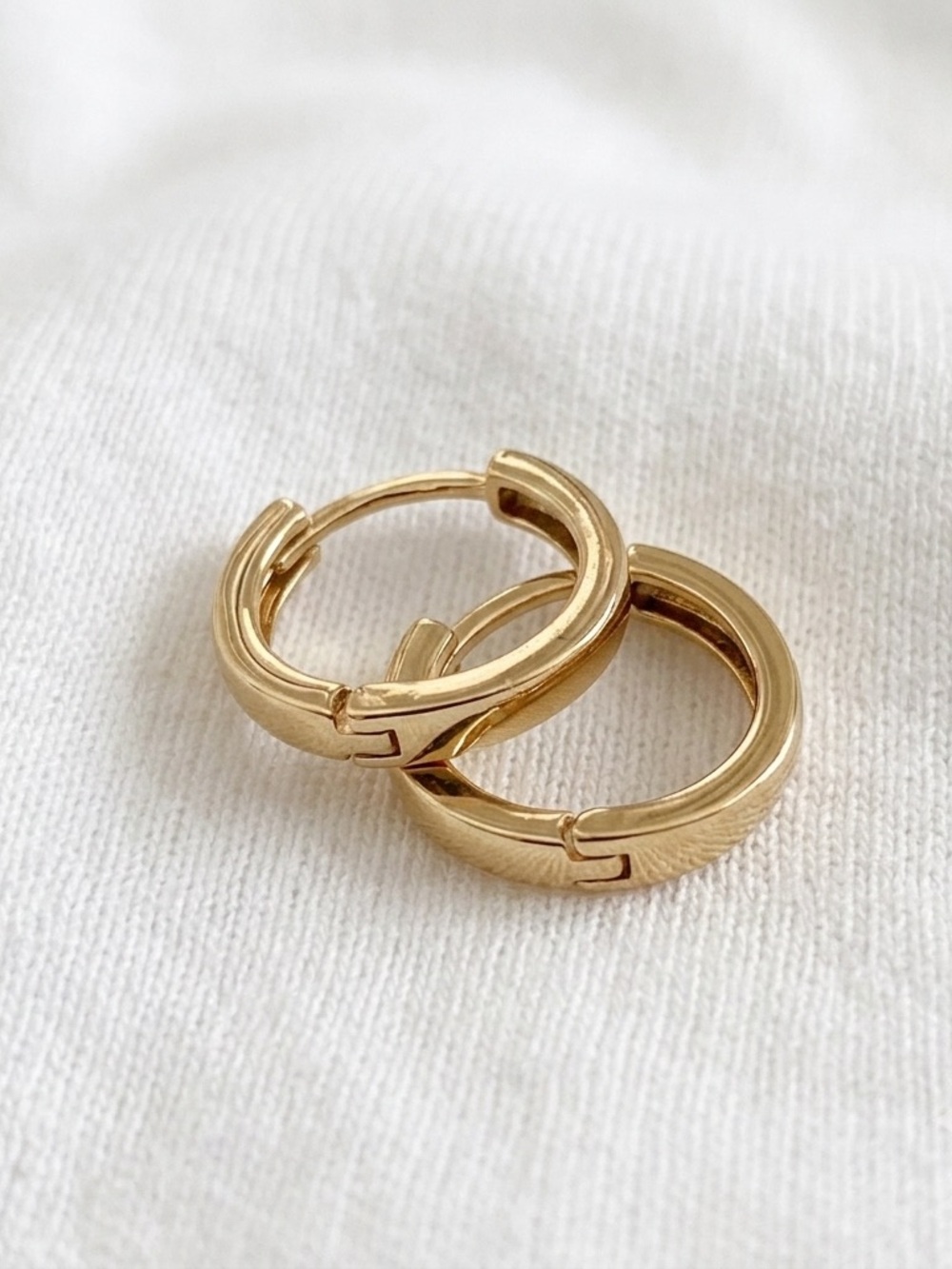 14k-gold-plated women’s 12mm hoop Huggie earrings hypoallergenic - Picture 2 of 4